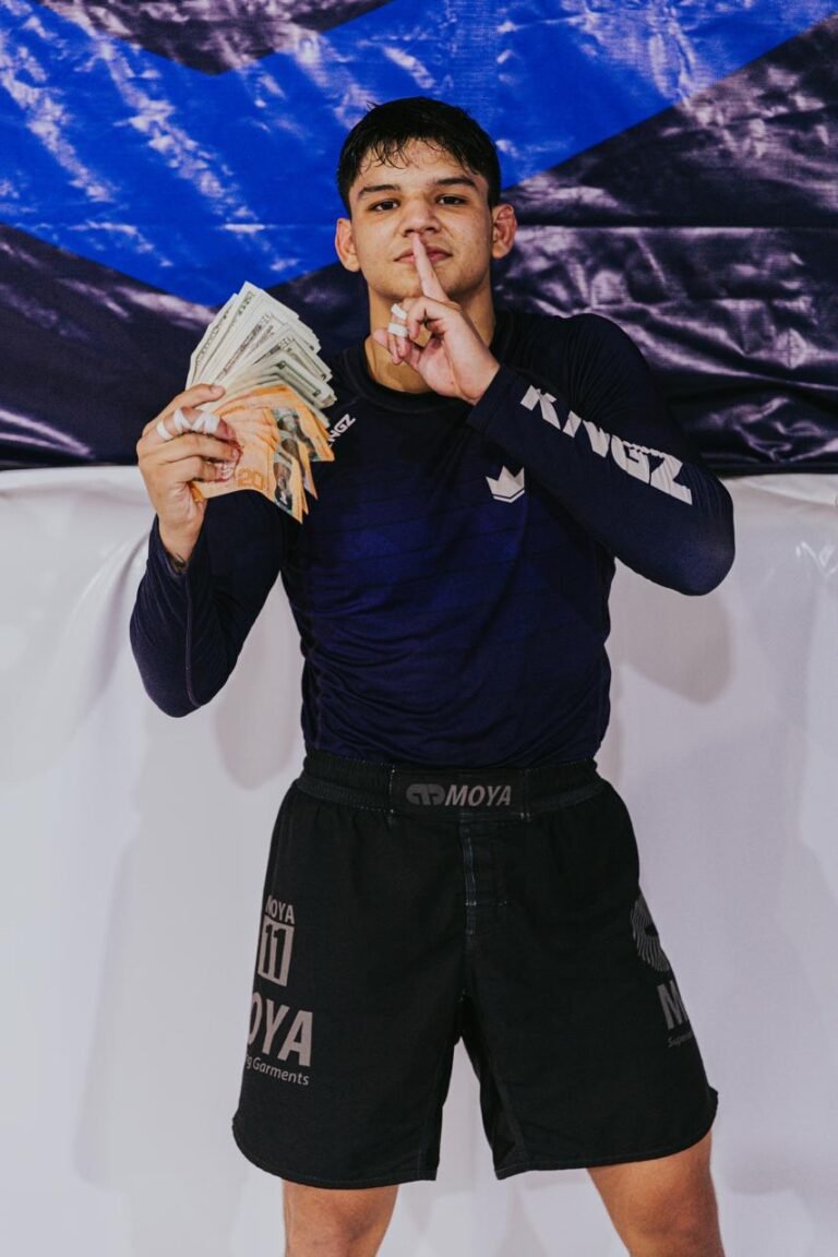 Ganador de Cash of Grapplers con el premio en efectivo